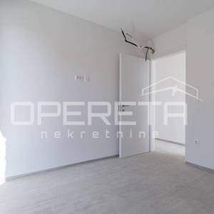 Istra, Novigrad okolica-četverosobni stan u prizemlju s vrtom
