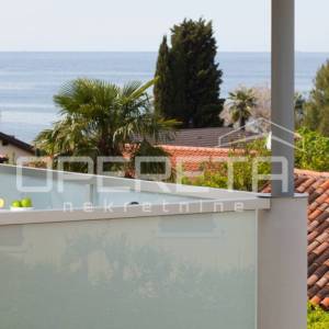 ISTRA, NOVIGRAD (OKOLICA) - Samostojeća kuća 100 metara od mora s dva stana