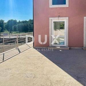 ISTRA, NOVIGRAD- Poslovni prostor na atraktivnoj lokaciji