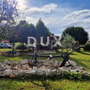 ISTRA, NOVIGRAD - Prostrana kuća u blizini mora