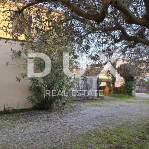 ISTRA, NOVIGRAD - Restoran sa stambenom jedinicom, 550 m od prve plaže, pogled na more