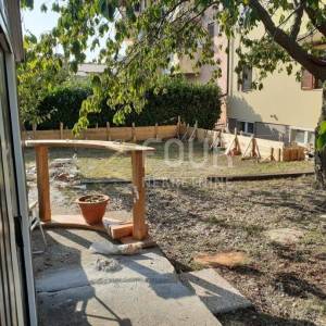 Istra, Novigrad, stan 47.80m2, 2s+db + podrum i okućnica