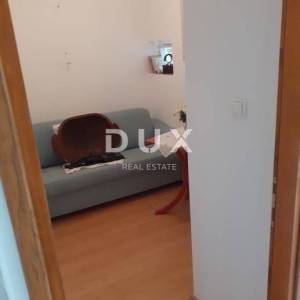 ISTRA, NOVIGRAD Visoka prizemnica s dva stana i okućnicom!