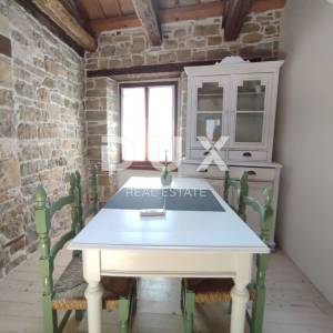 ISTRA, OPRTALJ - Autohtona kamena ljepotica s 3 apartmana