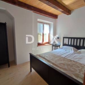 ISTRA, OPRTALJ - Autohtona kamena ljepotica s 3 apartmana