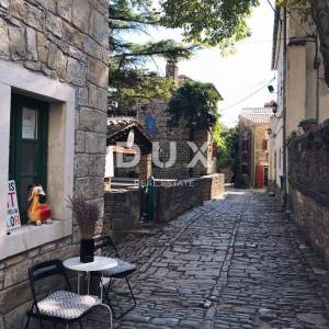 ISTRA, OPRTALJ - Autohtona kamena ljepotica s 3 apartmana