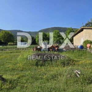 ISTRA, OPRTALJ - Građevinsko zemljište s dozvolom i izgrađenim temeljima