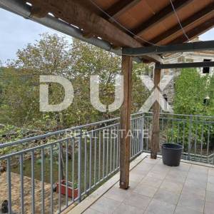 ISTRA, OPRTALJ - Imanje od dvije kuće s pripadajućom okućnicom na ugodnoj lokaciji, prilika!