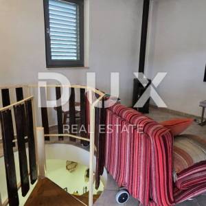ISTRA, OPRTALJ - Imanje od dvije kuće s pripadajućom okućnicom na ugodnoj lokaciji, prilika!