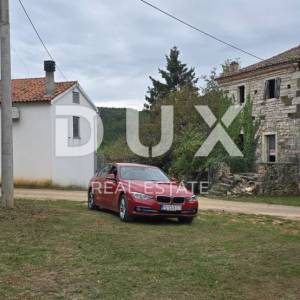 ISTRA, OPRTALJ - Imanje od dvije kuće s pripadajućom okućnicom na ugodnoj lokaciji, prilika!
