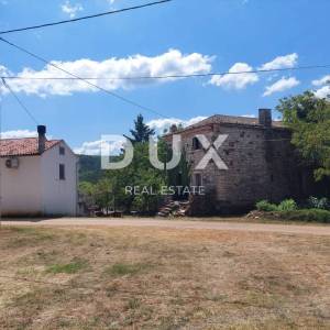 ISTRA, OPRTALJ - Imanje od dvije kuće s pripadajućom okućnicom na ugodnoj lokaciji, prilika!