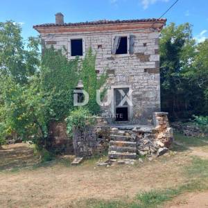 ISTRA, OPRTALJ - Imanje od dvije kuće s pripadajućom okućnicom na ugodnoj lokaciji, prilika!
