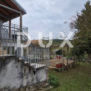 ISTRA, OPRTALJ - Imanje od dvije kuće s pripadajućom okućnicom na ugodnoj lokaciji, prilika!