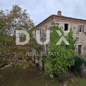 ISTRA, OPRTALJ - Imanje od dvije kuće s pripadajućom okućnicom na ugodnoj lokaciji, prilika!