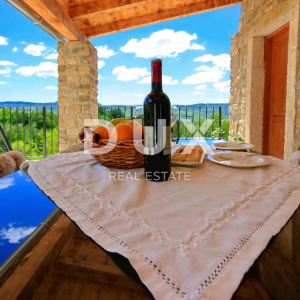 ISTRA, OPRTALJ - Istarska autohtona kuća s panoramskim pogledom