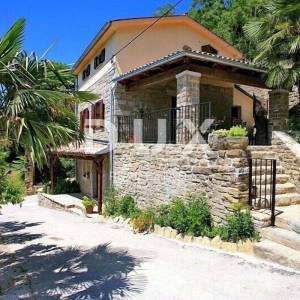 ISTRA, OPRTALJ - Istarska kamena kuća s pogledom na Motovun