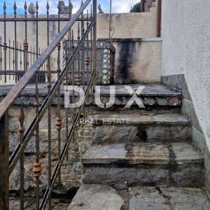 ISTRA, OPRTALJ - Kamena kuća s prostranom okućnicom