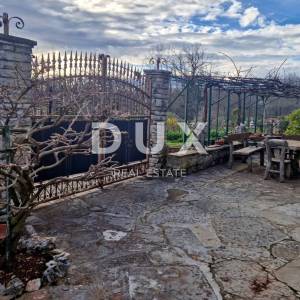 ISTRA, OPRTALJ - Kamena kuća s prostranom okućnicom