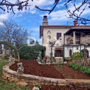 ISTRA, OPRTALJ - Kamena kuća s prostranom okućnicom