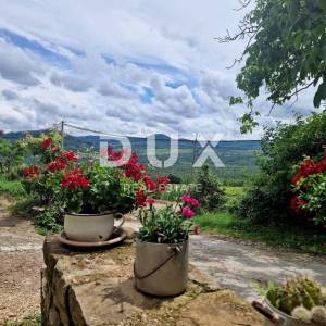 ISTRA, OPRTALJ - Kamena kuća s panoramskim pogledom