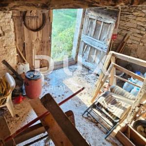 ISTRA, OPRTALJ - Kamena kuća na predivnom imanju