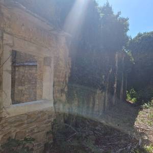 ISTRA, OPRTALJ - Kamena starina s panoramskim pogledom na zelenilo