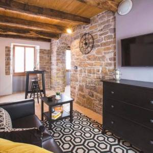 Istra, Oprtalj, šarmantna kamena vila, 3 apartmana