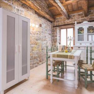 Istra, Oprtalj, šarmantna kamena vila, 3 apartmana
