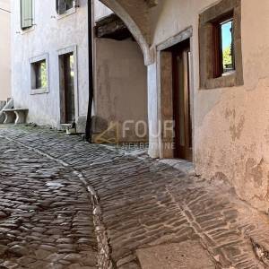 Istra, Oprtalj, šarmantna kamena vila, 3 apartmana