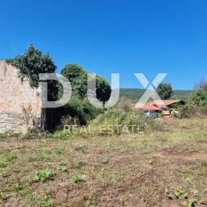 ISTRA, OPRTALJ - Veliko građevinsko zemljište s kamenom ruševinom i pogledom