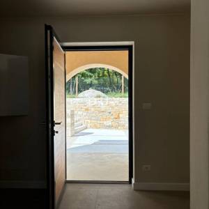  ISTRA, PAZIN Čarobna mediteranska vila s pogledom na prirodu- novogradnja! Jedinstven stil!