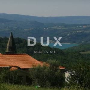ISTRA, PAZIN - Građevinsko zemljište 1576 m2 s pogledom na jezero i prirodu