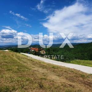 ISTRA, PAZIN - Građevinsko zemljište 1576 m2 s pogledom na jezero i prirodu