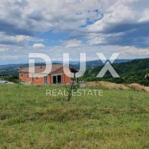 ISTRA, PAZIN - Građevinsko zemljište 1576 m2 s pogledom na jezero i prirodu