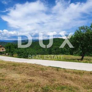 ISTRA, PAZIN - Građevinsko zemljište 1576 m2 s pogledom na jezero i prirodu