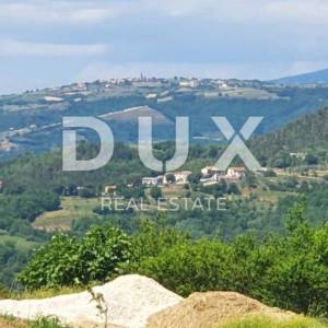 ISTRA, PAZIN - Građevinsko zemljište 1576 m2 s pogledom na jezero i prirodu