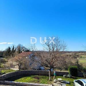 ISTRA, PAZIN - Kamena kuća s konobom u prirodi!
