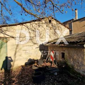ISTRA, PAZIN - Kombinacija građevinskog, poljoprivrednog i zemljišta sportske namjene s kućom i pano pogledom