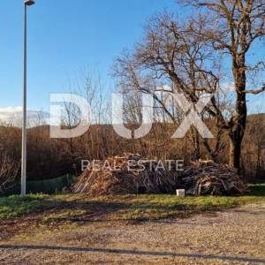 ISTRA, PAZIN - Kombinacija građevinskog, poljoprivrednog i zemljišta sportske namjene s kućom i pano pogledom