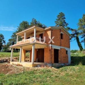 ISTRA, PAZIN - Kuća s bazenom u srcu Istre (ROH BAU)