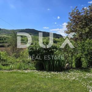 ISTRA, PAZIN - Obiteljska kuća u prirodi s prekrasno uređenom okućnicom, pogled na zelenilo