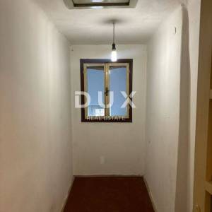 ISTRA, PAZIN - Stan za renovaciju u centru grada! UPORABNA DOZVOLA!