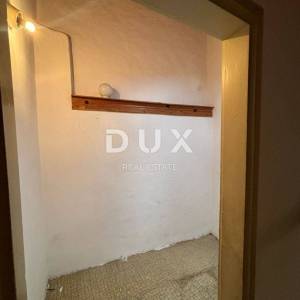 ISTRA, PAZIN - Stan za renovaciju u centru grada! UPORABNA DOZVOLA!