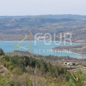 Istra, Pazin, zemljište 1.747m2 s pogledom na jezero