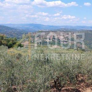 Istra, Pazin, zemljište 1.747m2 s pogledom na jezero