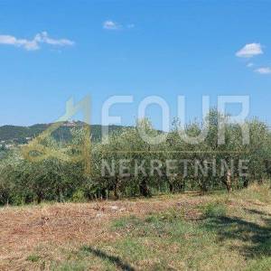 Istra, Pazin, zemljište 1.747m2 s pogledom na jezero