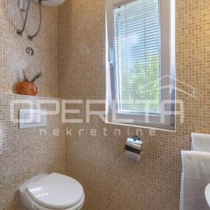 Istra, Peroj, apartmanska kuća na odličnoj lokaciji u blizini mora