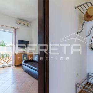 Istra, Peroj, apartmanska kuća na odličnoj lokaciji u blizini mora