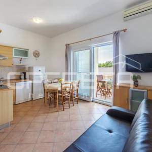 Istra, Peroj, apartmanska kuća na odličnoj lokaciji u blizini mora