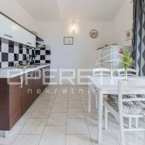 Istra, Peroj, apartmanska kuća na odličnoj lokaciji u blizini mora